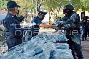 TLAXCALA . ENTREGA DE UNIFORMES