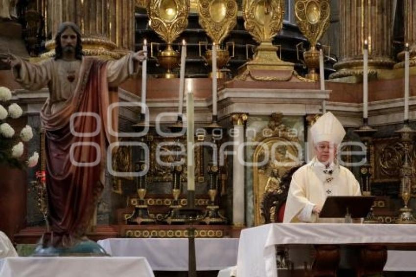 CATEDRAL . MISA