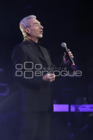 NOCHE DE GALA . CÉSAR COSTA