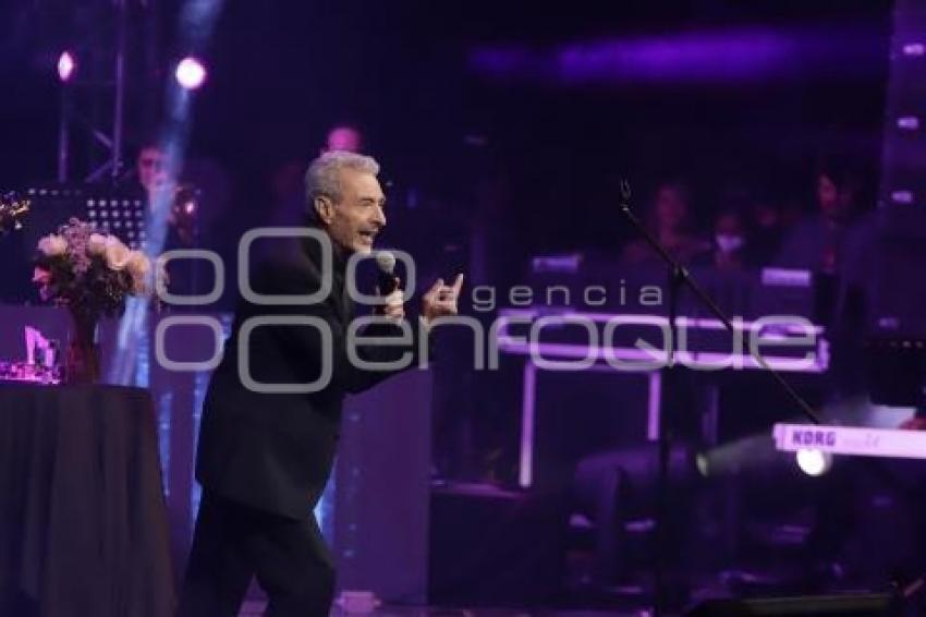 NOCHE DE GALA . CÉSAR COSTA