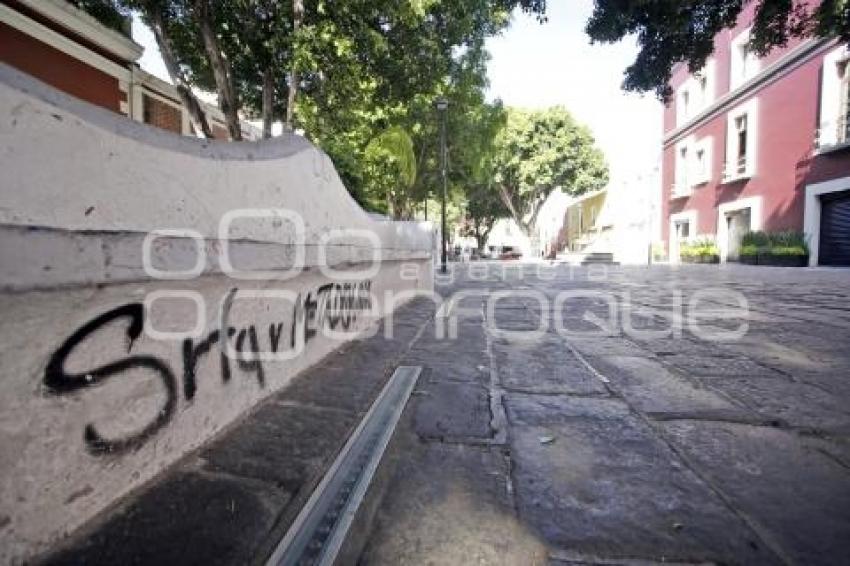 LOS SAPOS . VANDALISMO