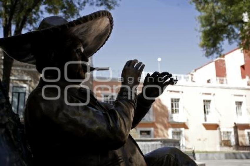 ESTATUAS CORREDOR 5 DE MAYO