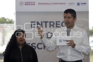 AYUNTAMIENTO . ENTREGA DE ESCRITURAS