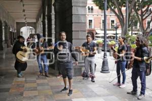 MÚSICOS . PALACIO MUNICIPAL