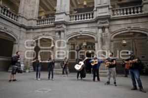 MÚSICOS . PALACIO MUNICIPAL