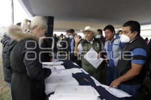 AYUNTAMIENTO . ENTREGA DE ESCRITURAS