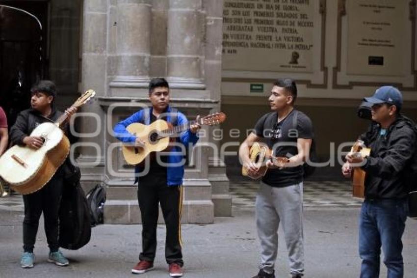 MÚSICOS . PALACIO MUNICIPAL