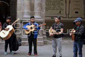 MÚSICOS . PALACIO MUNICIPAL