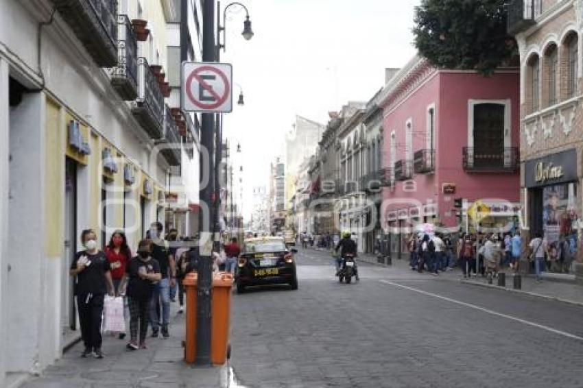 PARQUÍMETROS . PROHIBIDO ESTACIONARSE