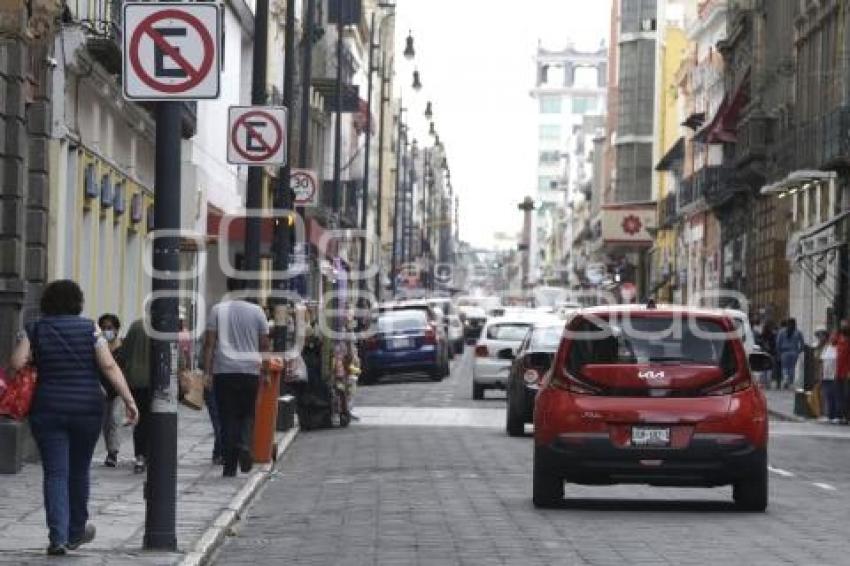 PARQUÍMETROS . PROHIBIDO ESTACIONARSE