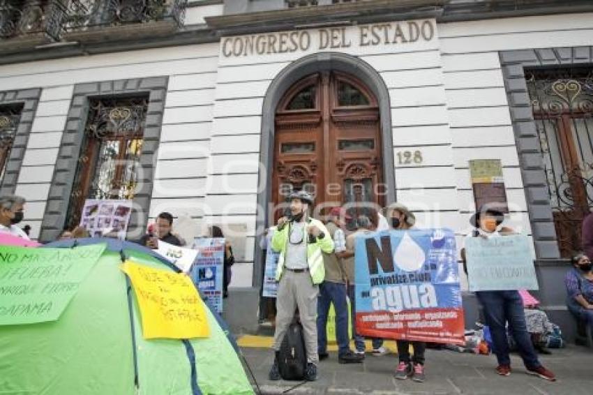 CONGRESO . MANIFESTACIONES