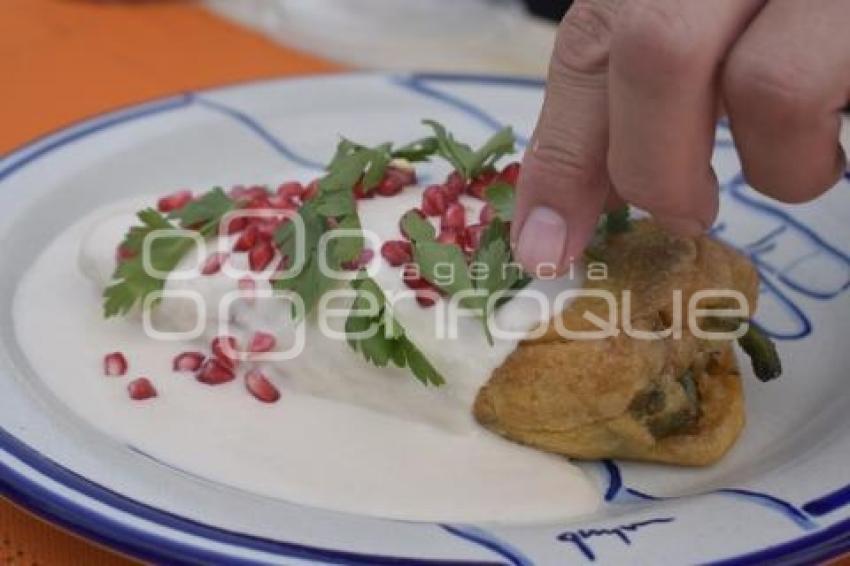 CANIRAC . CHILES EN NOGADA