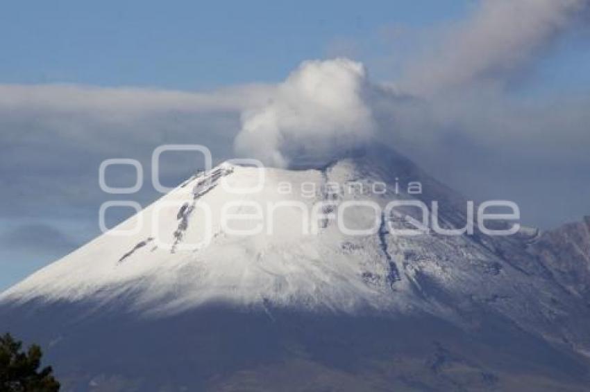 VOLCÁN POPOCATÉPETL . FUMAROLA