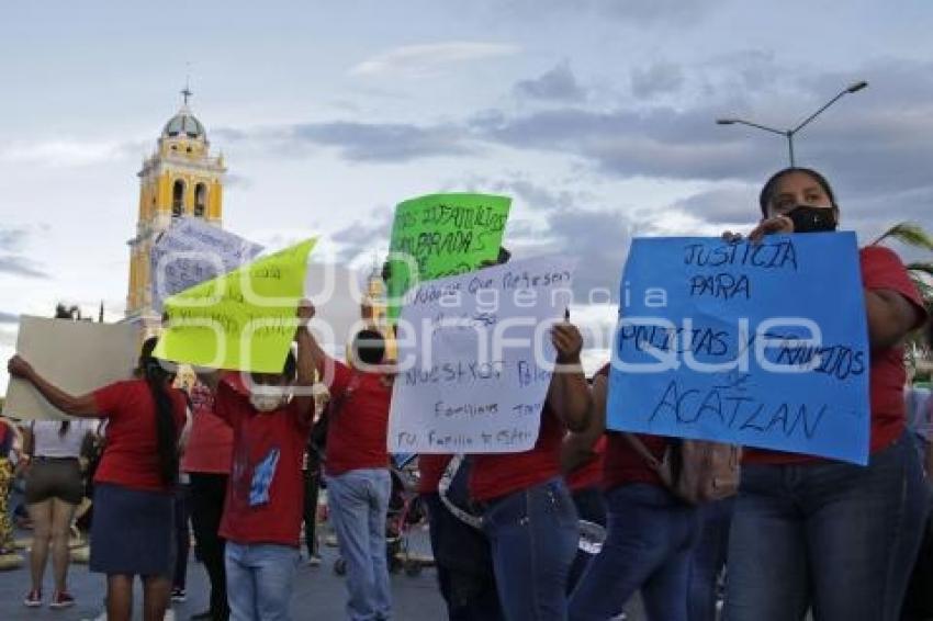 ACATLÁN . PROTESTA FAMILIARES DE POLICÍAS