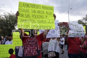 ACATLÁN . PROTESTA FAMILIARES DE POLICÍAS