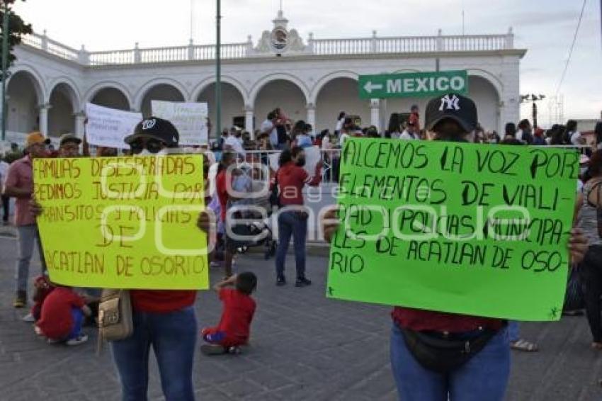 ACATLÁN . PROTESTA FAMILIARES DE POLICÍAS