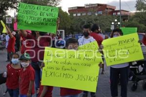 ACATLÁN . PROTESTA FAMILIARES DE POLICÍAS