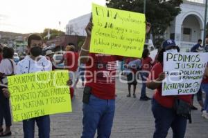 ACATLÁN . PROTESTA FAMILIARES DE POLICÍAS