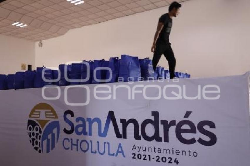 SAN ANDRÉS CHOLULA . ENTREGA APOYOS