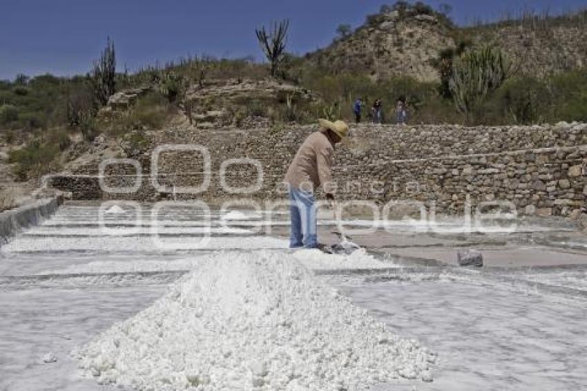 ZAPOTITLÁN . SALINAS