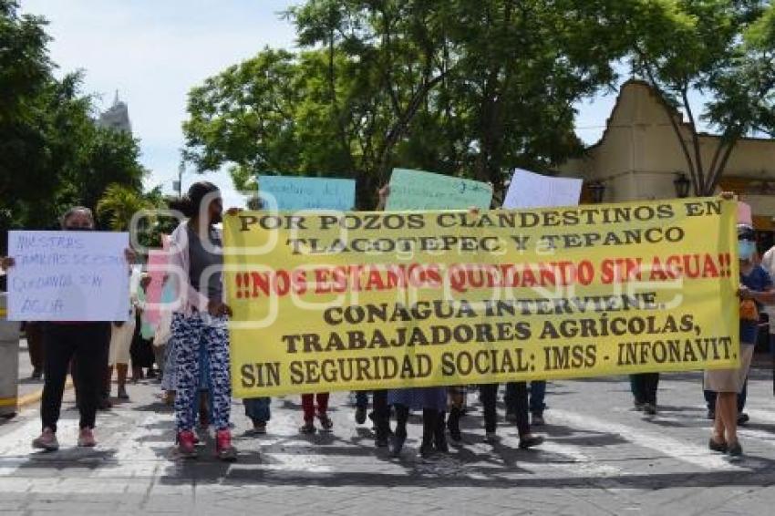 TEHUACÁN . MANIFESTACIÓN COLONOS