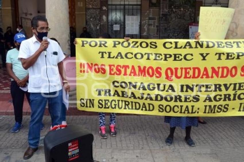 TEHUACÁN . MANIFESTACIÓN COLONOS