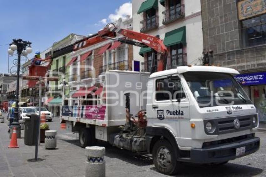 AYUNTAMIENTO . ADORNOS PATRIOS