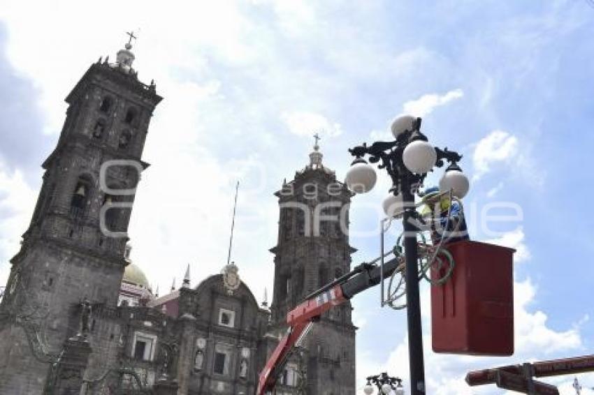 AYUNTAMIENTO . ADORNOS PATRIOS