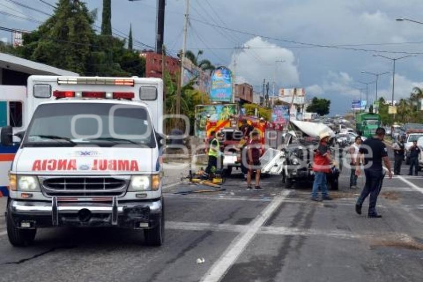 ATLIXCO . ACCIDENTE AUTOMOVILÍSTICO