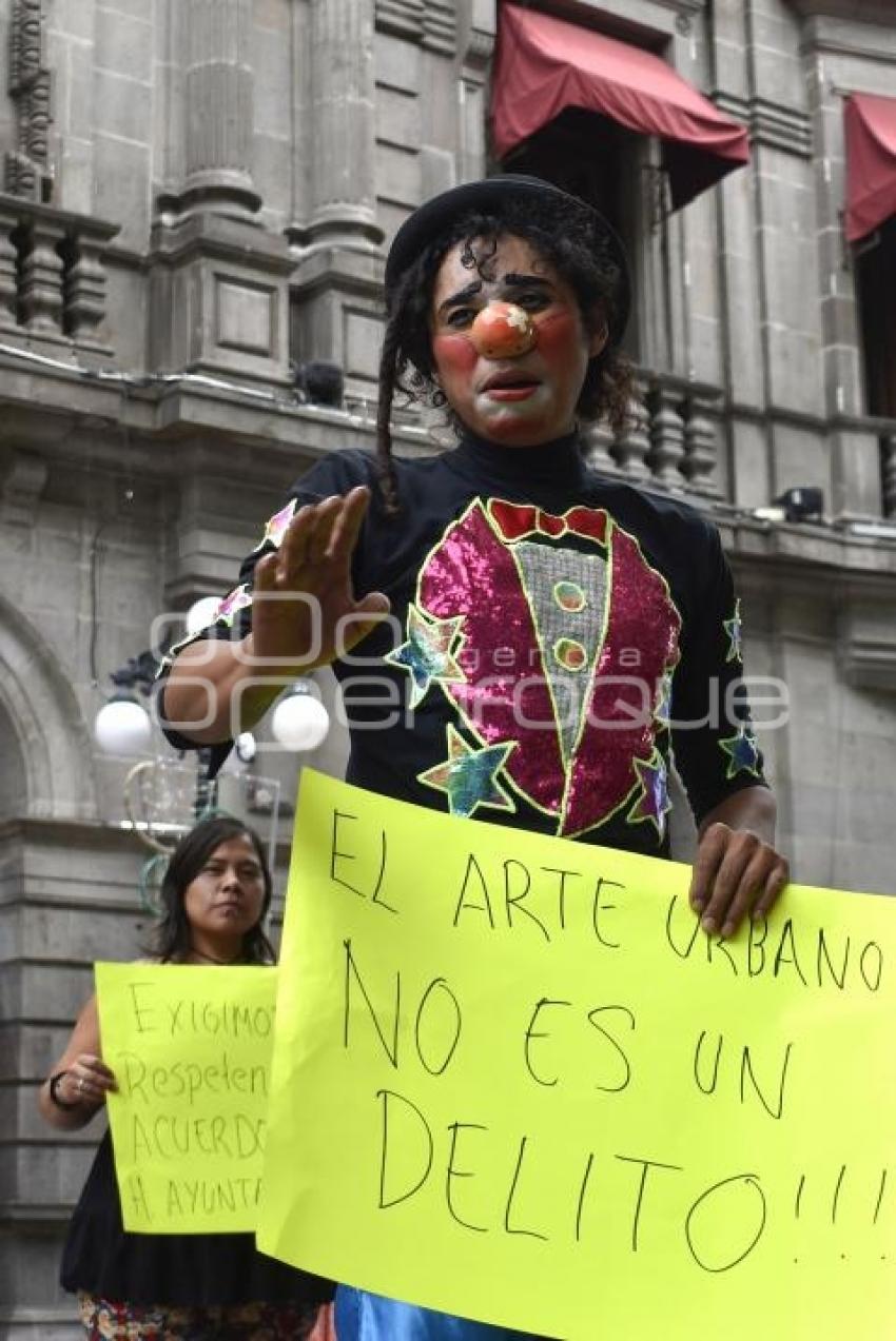 MANIFESTACIÓN . PAYASOS