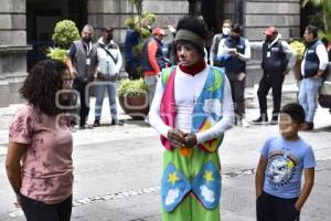 MANIFESTACIÓN . PAYASOS