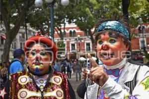 MANIFESTACIÓN . PAYASOS