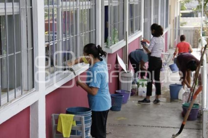 ACATLÁN . LIMPIEZA DE ESCUELAS