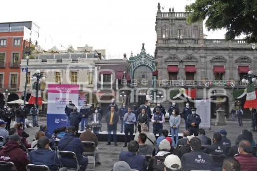 AYUNTAMIENTO . ENTREGA DE UNIFORMES