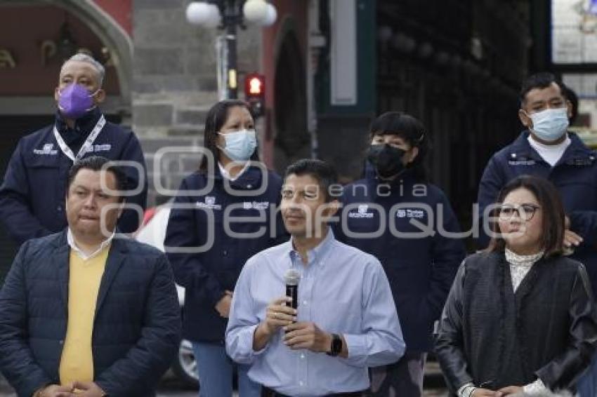 AYUNTAMIENTO . ENTREGA DE UNIFORMES