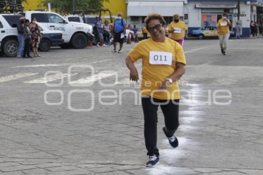 ACATLÁN . CAMINATA ADULTO MAYOR