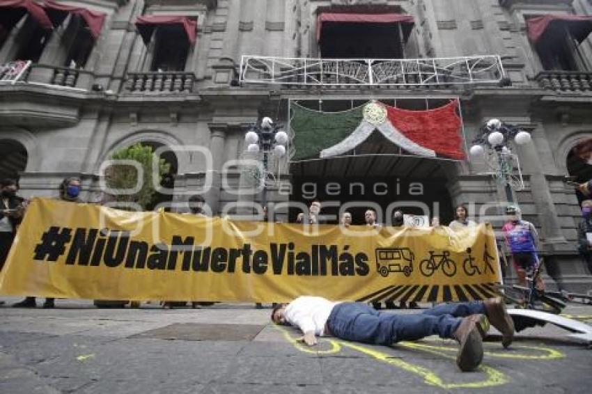 PROTESTA . ORGANIZACIONES DE MOVILIDAD