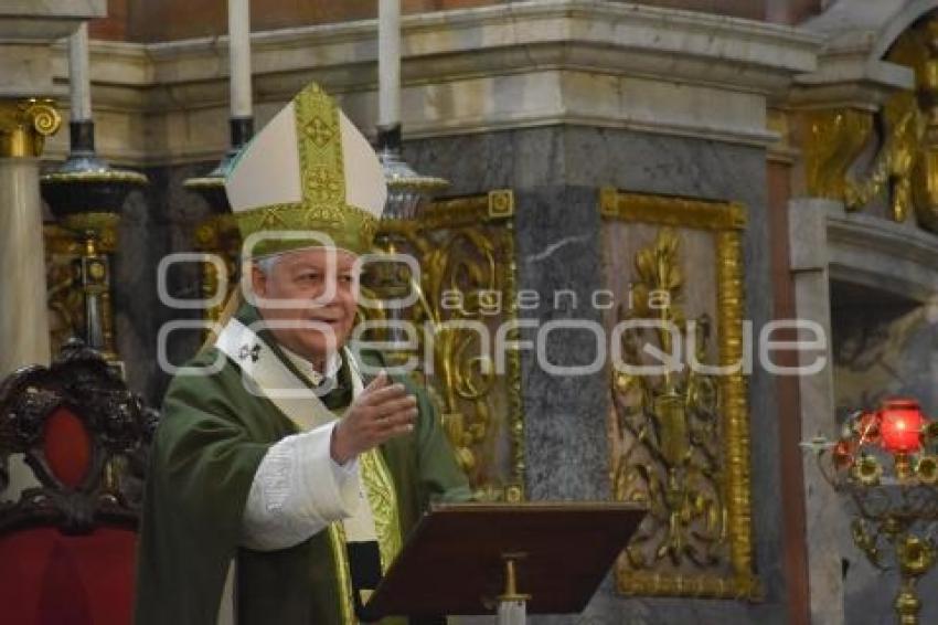 CATEDRAL . MISA
