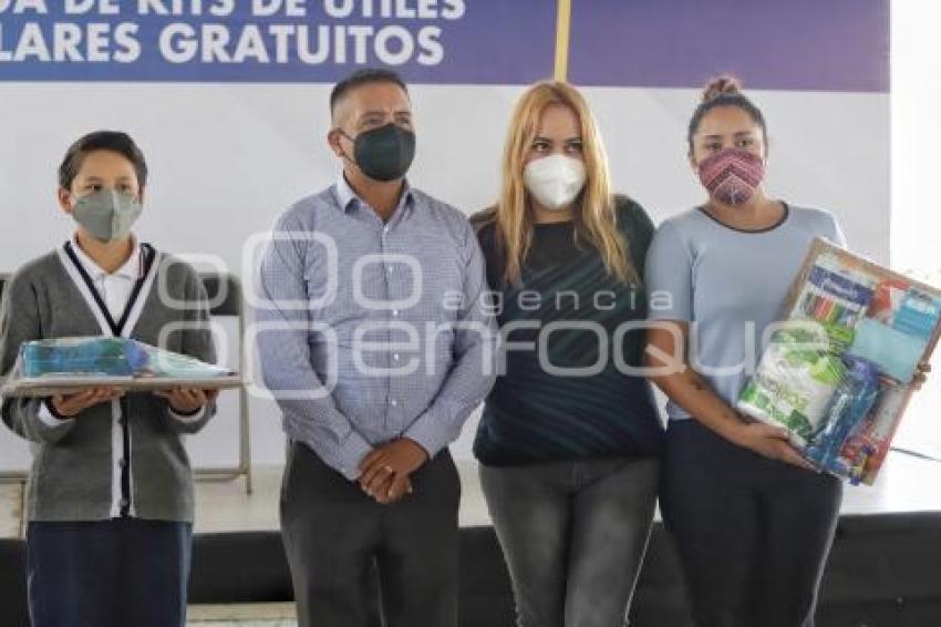 SAN ANDRÉS CHOLULA . ENTREGA ÚTILES ESCOLARES