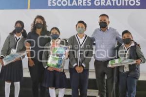 SAN ANDRÉS CHOLULA . ENTREGA ÚTILES ESCOLARES