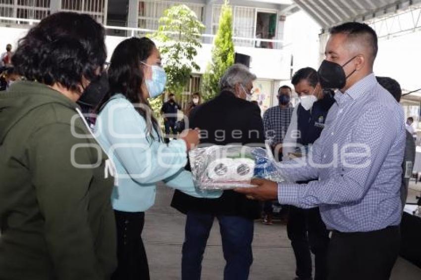 SAN ANDRÉS CHOLULA . ENTREGA ÚTILES ESCOLARES