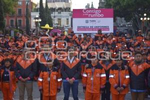 AYUNTAMIENTO . ENTREGA DE UNIFORMES