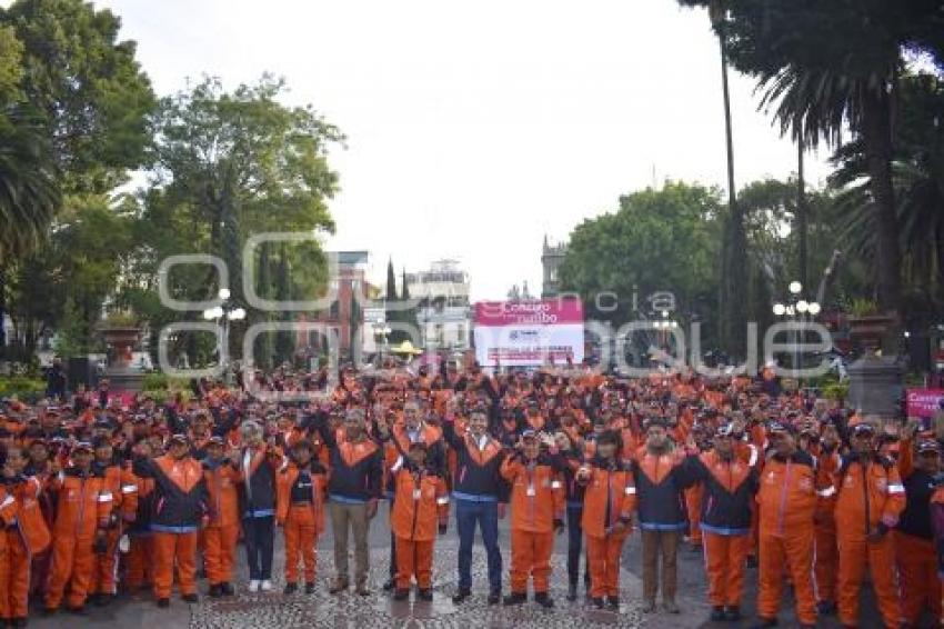 AYUNTAMIENTO . ENTREGA DE UNIFORMES