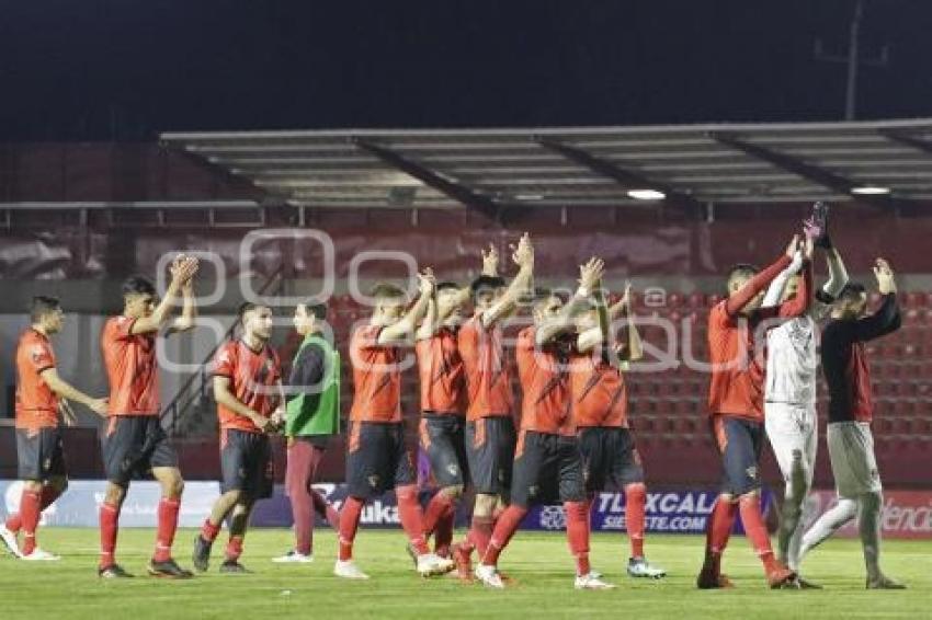 FÚTBOL . COYOTES VS LEONES NEGROS