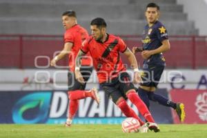 FÚTBOL . COYOTES VS LEONES NEGROS