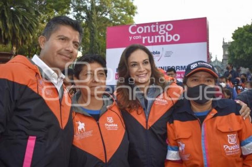 AYUNTAMIENTO . ENTREGA DE UNIFORMES