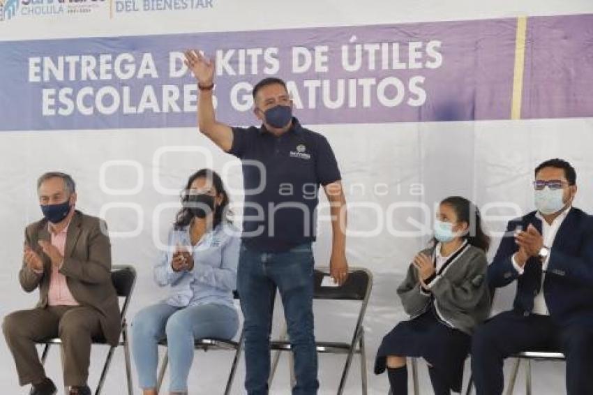 SAN ANDRÉS CHOLULA . ENTREGA ÚTILES ESCOLARES