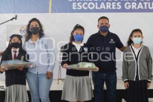 SAN ANDRÉS CHOLULA . ENTREGA ÚTILES ESCOLARES