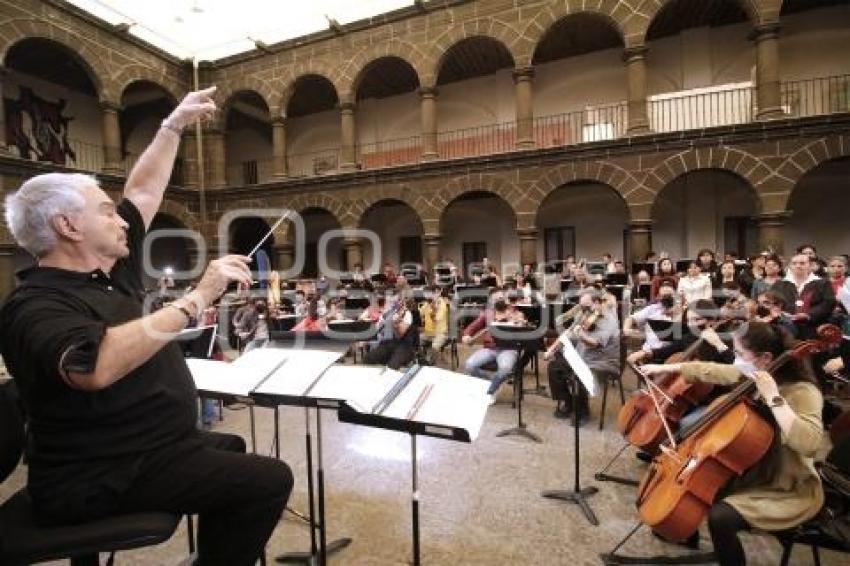 ENSAYO . MÉXICO SUENA A LO GRANDE