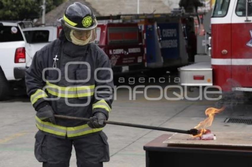 BOMBEROS . PIROTECNIA